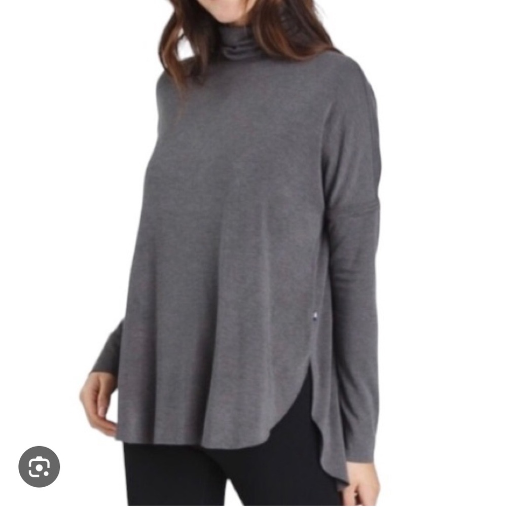 Kit and Ace Gray Turtleneck Top